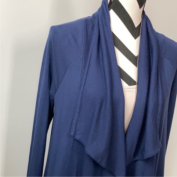 Lilly Pulitzer Elyssa Wrap in True Navy - Picture 5 of 7